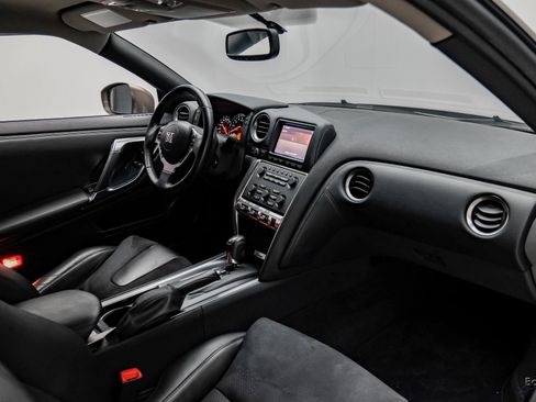 Used 2009 Nissan GT-R Premium image 50