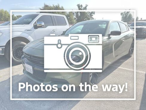 Used 2018 Dodge Charger SXT w/ Blacktop Package RWD image 1