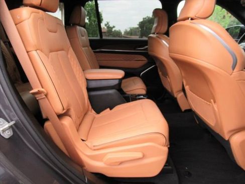 Used 2023 Jeep Grand Cherokee L Summit w/ Advanced Protech Group IV AWD/4WD image 33