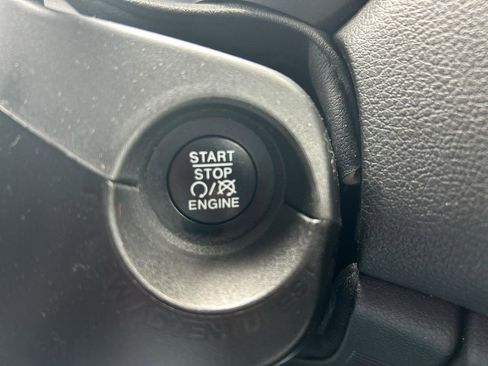 Used 2021 Jeep Renegade Latitude AWD/4WD image 15