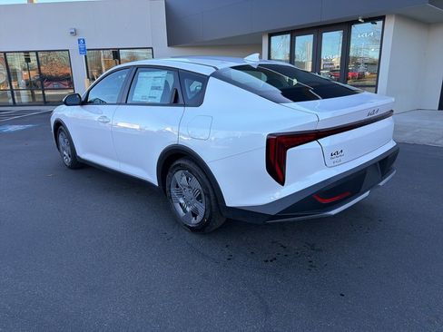 New 2025 Kia K4 LX image 8