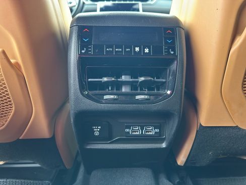 Used 2022 Jeep Grand Cherokee L Summit w/ Luxury Tech Group V image 18