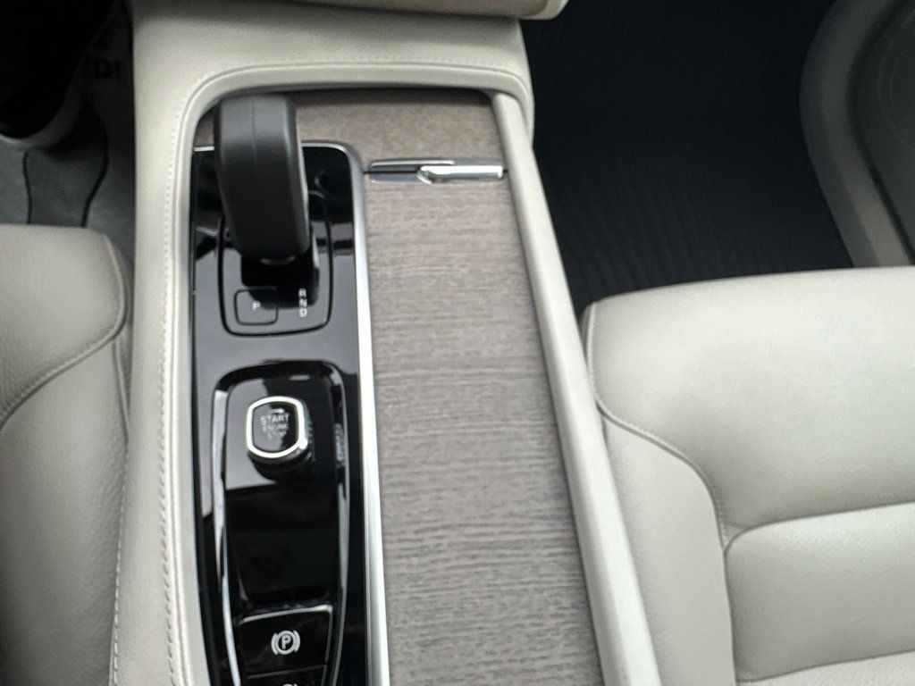 Certified 2023 Volvo XC90 B6 Plus w/ Protection Package Premier AWD/4WD image 33