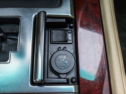 Used 2011 Lexus LX 570 4WD w/ Luxury Pkg image 36