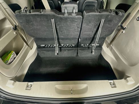 Used 2024 Chrysler Pacifica Touring-L FWD image 28