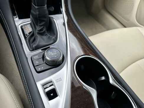 Used 2018 INFINITI Q50 Luxe w/ Essential Package (3.0T Luxe) image 12