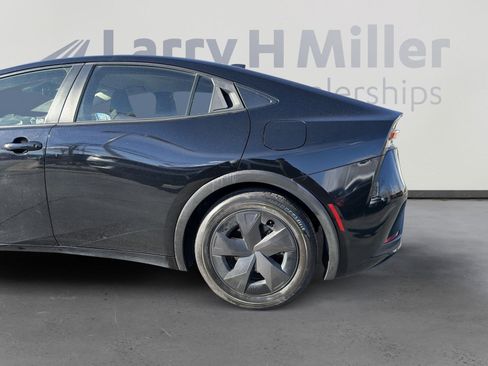 Used 2023 Toyota Prius LE image 12