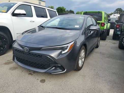 Used 2025 Toyota Corolla SE FWD image 3