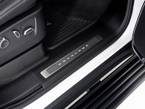 Used 2023 Cadillac Escalade V image 30