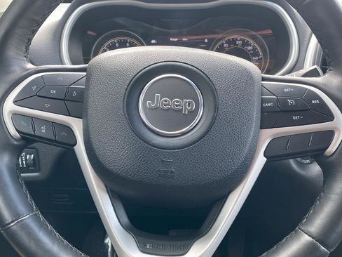 Used 2018 Jeep Cherokee Trailhawk w/ Cold Weather Group image 12