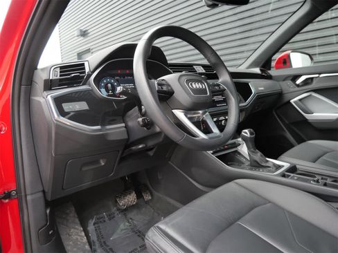 Used 2023 Audi Q3 2.0T Premium Plus w/ Premium Plus Package image 4