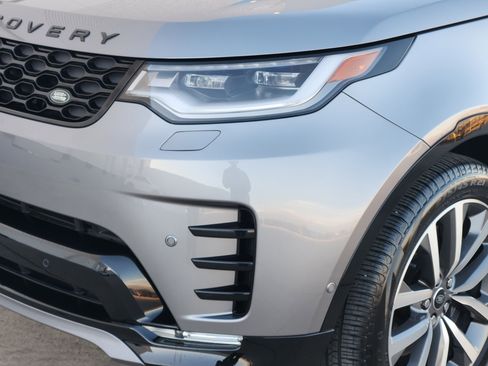 Certified 2025 Land Rover Discovery Dynamic SE image 9