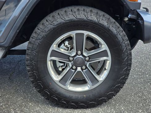 Used 2018 Jeep Wrangler Unlimited Sahara w/ LED Lighting Group AWD/4WD image 22