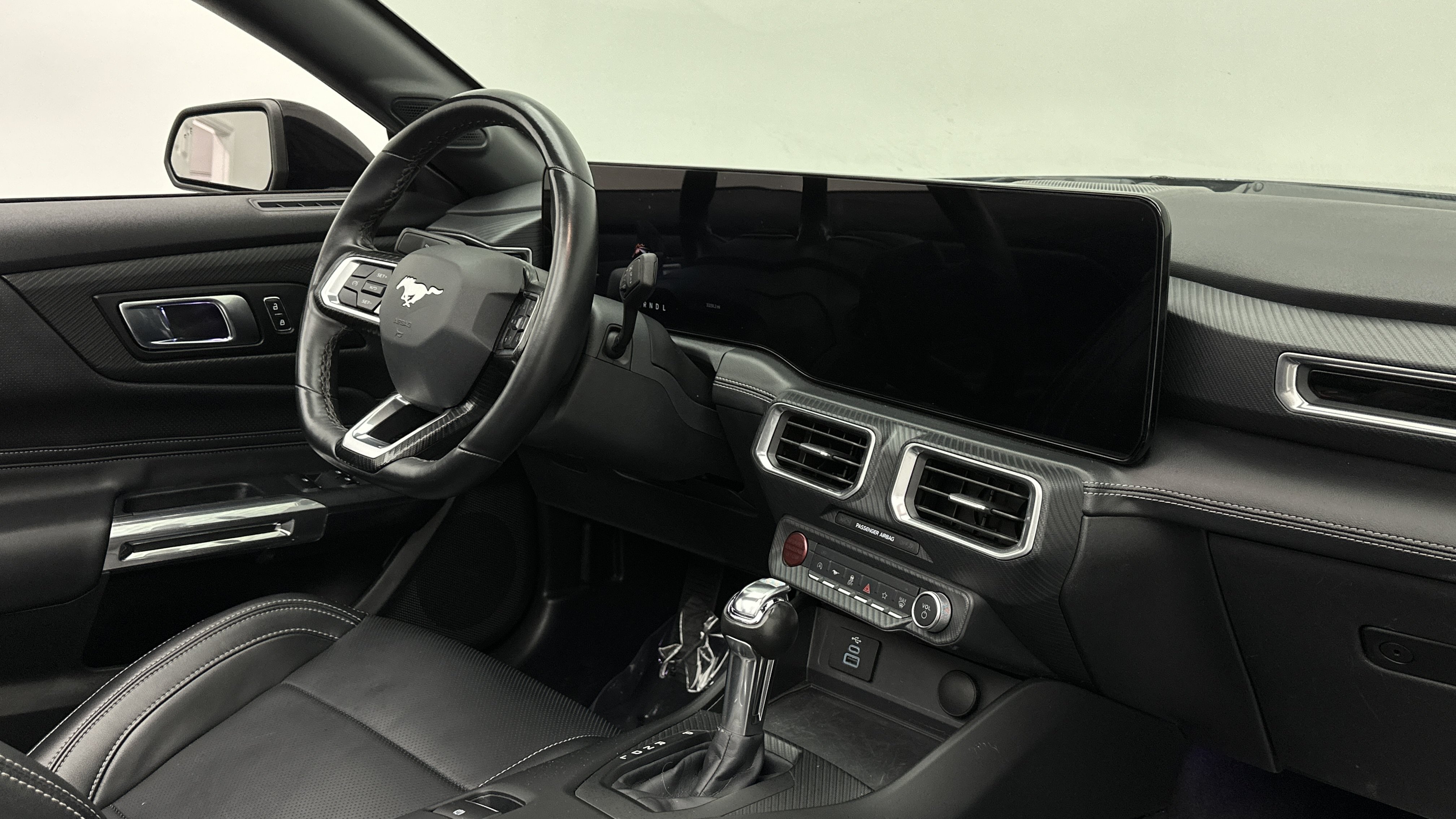 Used 2025 Ford Mustang Premium RWD image 27