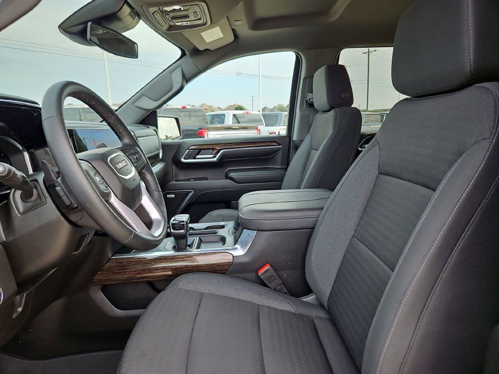 Used 2024 GMC Sierra 1500 Elevation w/ Preferred Package AWD/4WD image 9