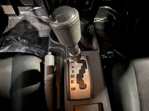 Used 2013 Toyota FJ Cruiser 4WD w/ Convenience Pkg image 46