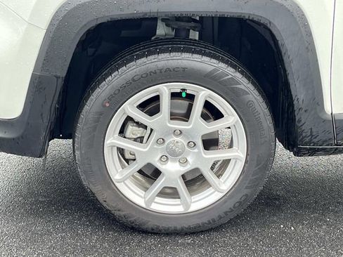Used 2023 Jeep Renegade Latitude w/ Sun/Sound Group AWD/4WD image 11