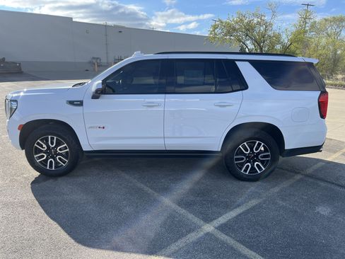 Used 2024 GMC Yukon AT4 w/ AT4 Premium Plus Package AWD/4WD image 3