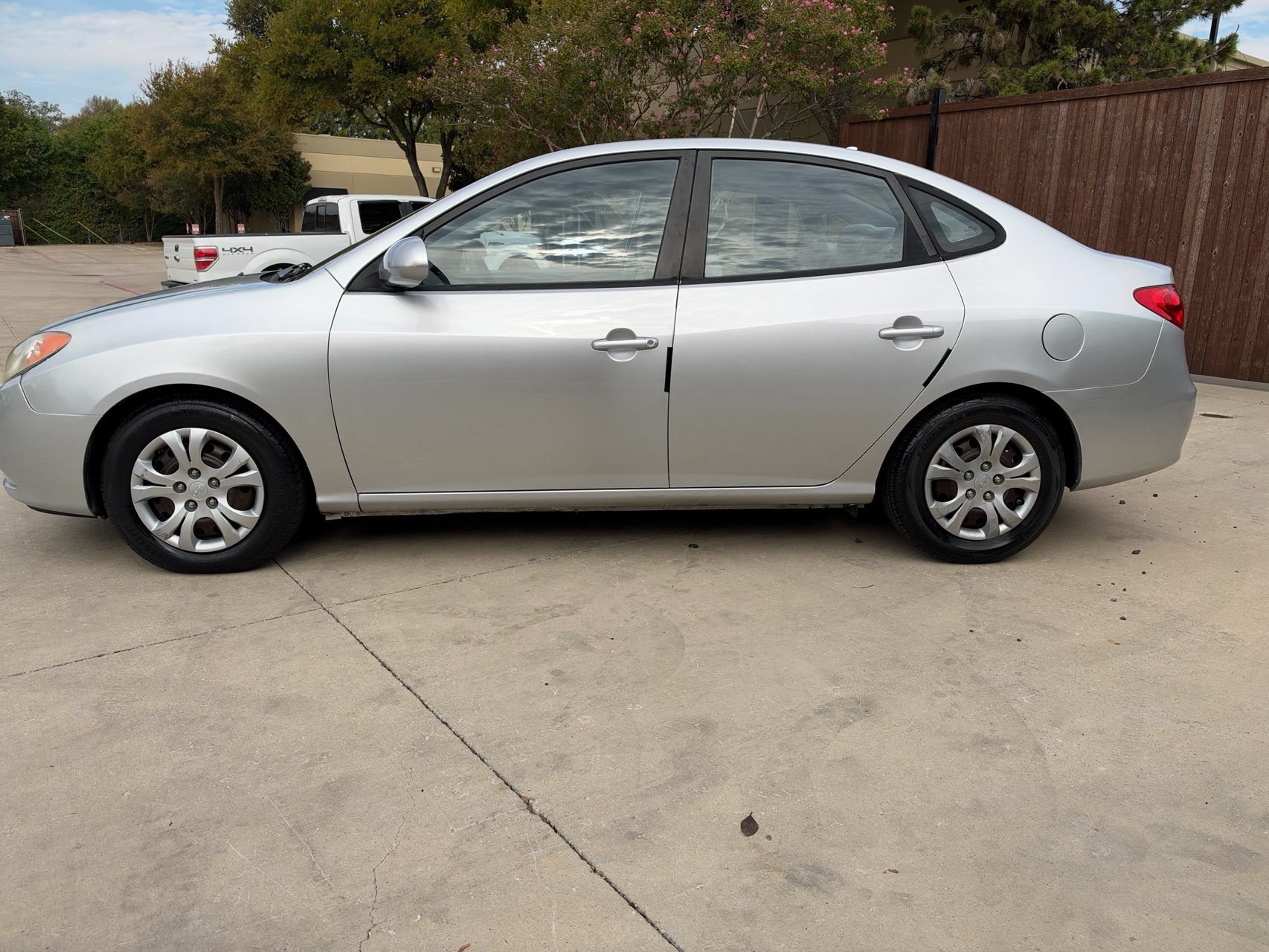 Used 2009 Hyundai Elantra GLS FWD image 4