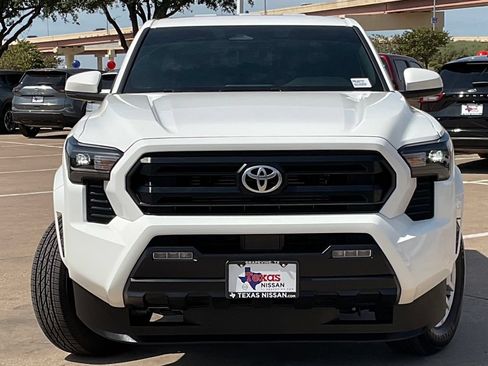 Used 2025 Toyota Tacoma SR5 RWD image 2
