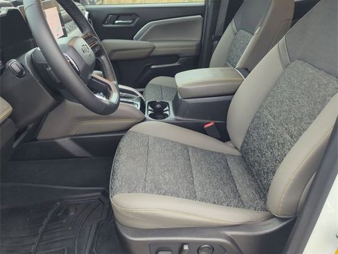 Used 2024 Chevrolet Colorado ZR2 w/ Technology Package image 11