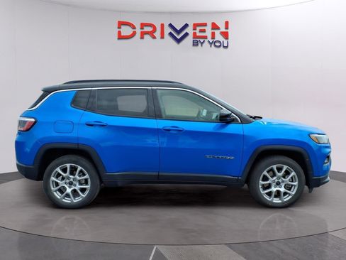 Used 2025 Jeep Compass Limited AWD/4WD image 6