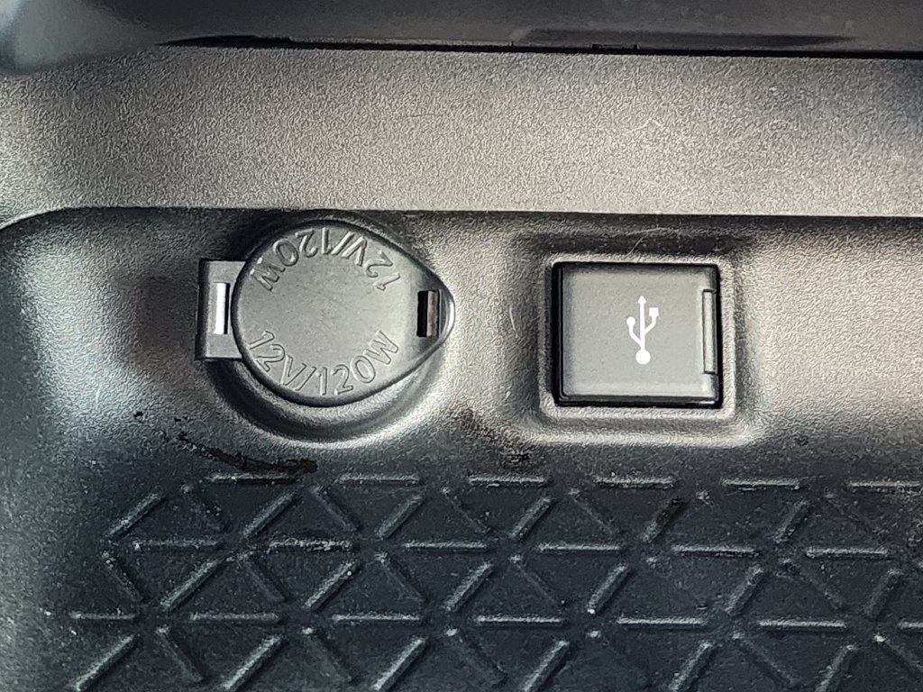 Used 2022 Toyota RAV4 XLE FWD image 24