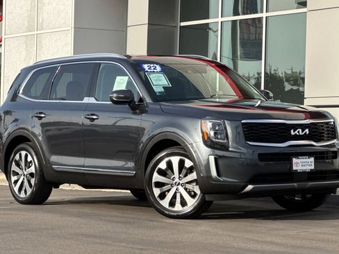 Used 2022 Kia Telluride EX w/ EX Premium Package image 2