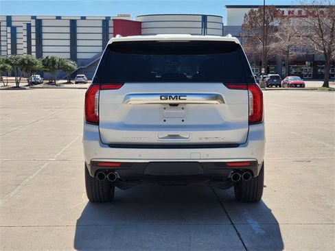 Used 2022 GMC Yukon Denali w/ Denali Premium Package image 6