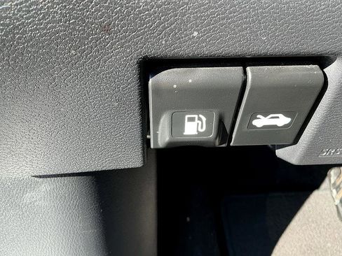 Used 2020 Nissan Kicks SV image 13