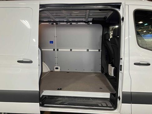 Used 2025 Mercedes-Benz Sprinter 2500 image 11