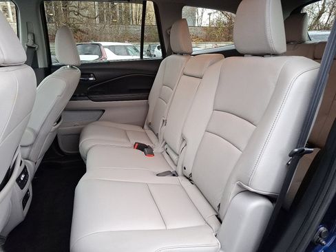 Certified 2020 Honda Pilot Touring image 8