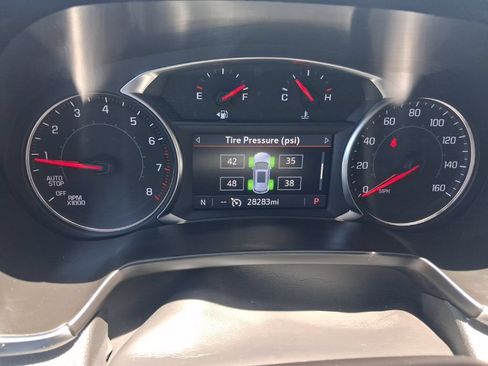 Used 2025 Chevrolet Blazer LT AWD/4WD image 2