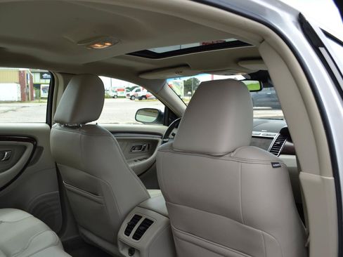 Used 2010 Ford Taurus Limited AWD/4WD image 41