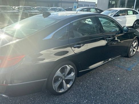 Used 2018 Honda Accord Touring image 4