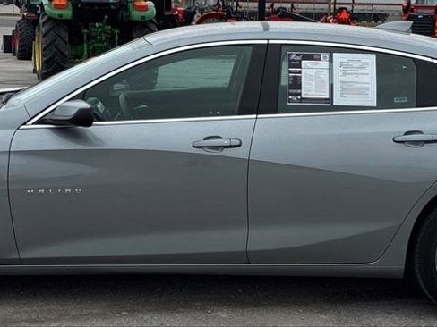 Used 2024 Chevrolet Malibu LT image 3