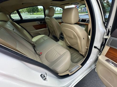 Used 2009 Jaguar XF Luxury RWD image 33