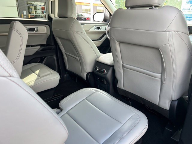 Used 2025 Ford Explorer Active w/ Active Comfort Package AWD/4WD image 12