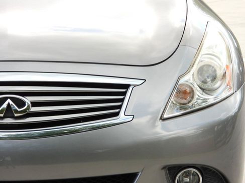 Used 2015 INFINITI Q40 w/ Moonroof Package RWD image 31