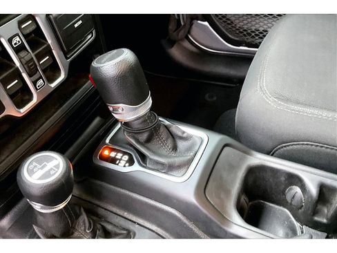 Used 2021 Jeep Gladiator Sport AWD/4WD image 18
