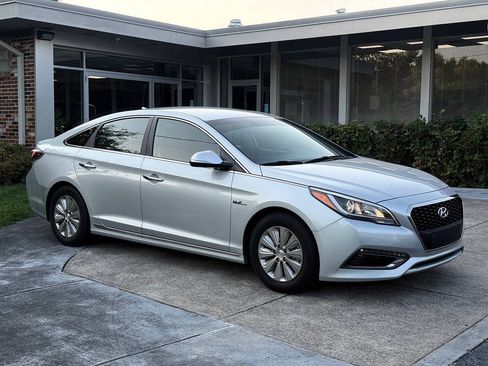 Used 2017 Hyundai Sonata SE FWD image 3