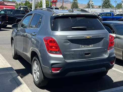 Used 2019 Chevrolet Trax LT w/ LT Convenience Package AWD/4WD image 2