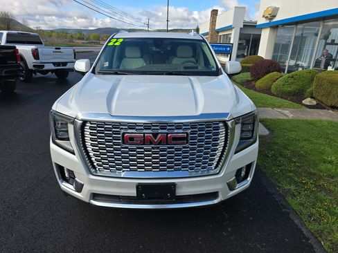 Used 2022 GMC Yukon XL Denali w/ Denali Ultimate Package AWD/4WD image 9