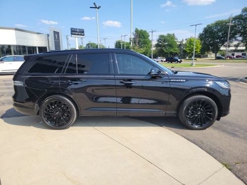 Certified 2025 Lincoln Aviator Reserve w/ Equipment Group 201A AWD/4WD image 2