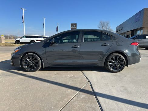 Used 2024 Toyota Corolla SE w/ SE Premium Package image 7