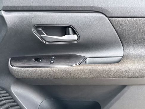 Used 2025 Nissan Kicks SV image 18