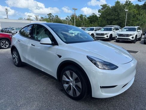 Used 2023 Tesla Model Y Long Range image 3