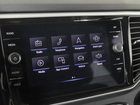 Used 2022 Volkswagen Atlas Cross Sport SE image 28