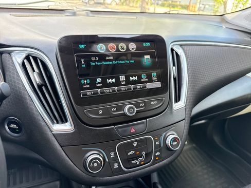 Used 2018 Chevrolet Malibu LT FWD image 18
