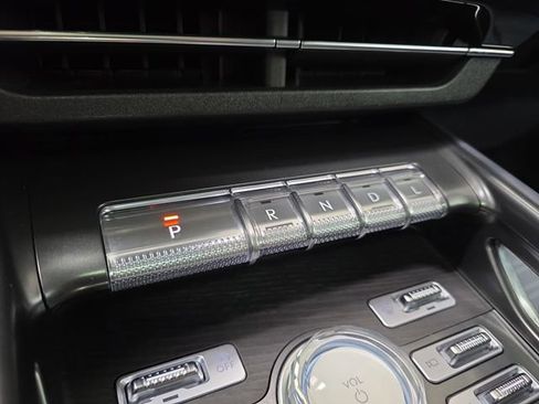 Used 2025 Lincoln Nautilus Reserve AWD/4WD image 21